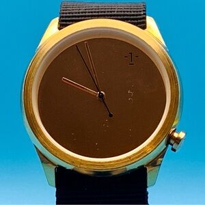 -1- V0525 Men’s Fashion Quartz Wristwatch Mirror Dial Nylon Strap Works New Batt